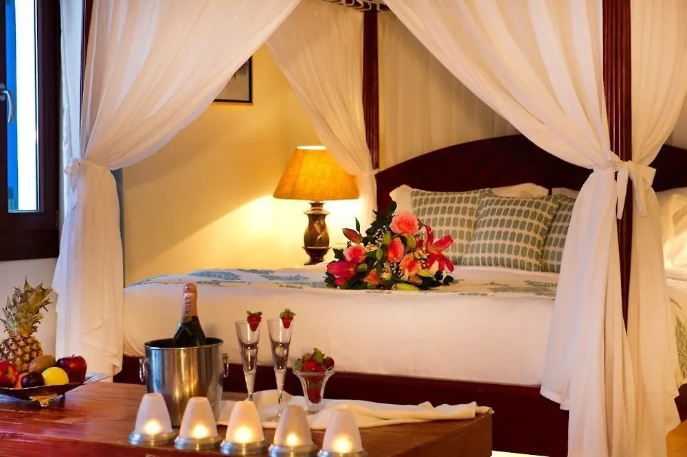 פלאטיס יאלוס Petinos Beach Hotel 4*, פלאטיס יאלוס